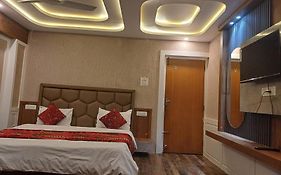 Hotel Manora Palace