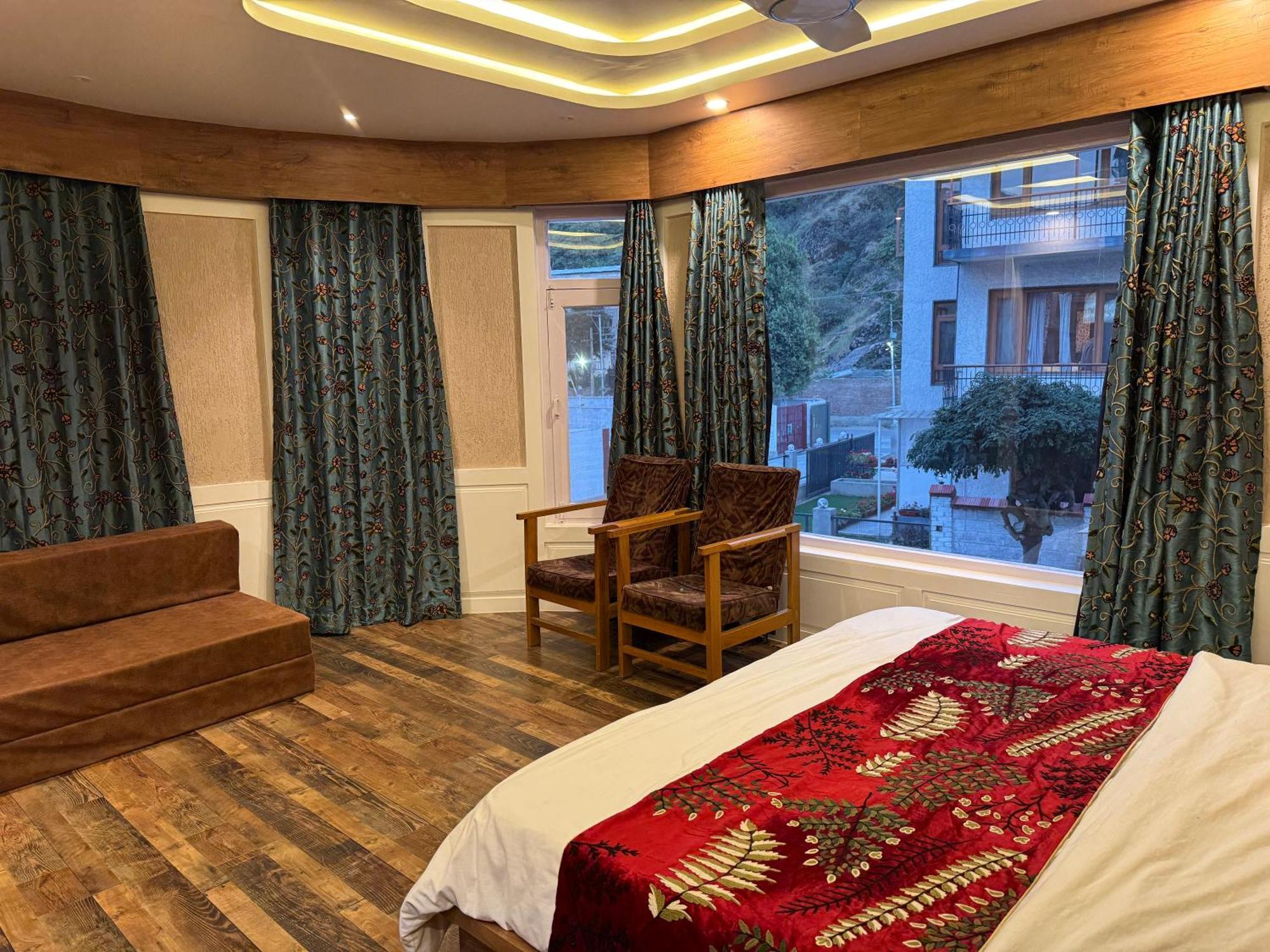 Hotel Manora Palace Srinagar  Exterior photo